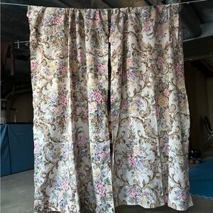 Vintage floral pattern curtain panel set